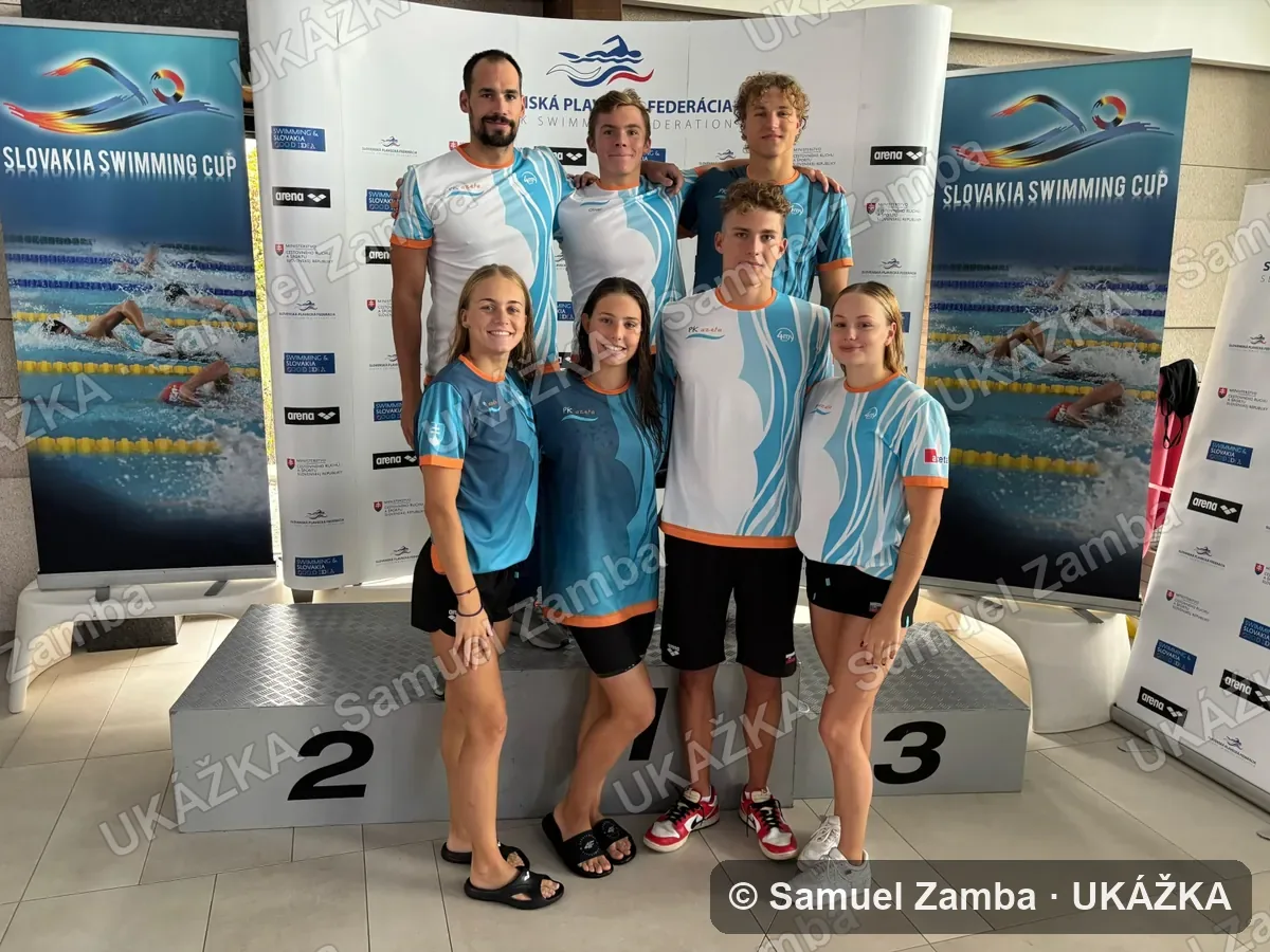 Plavci na stupni víťazov na Slovakia Swimming Cup
